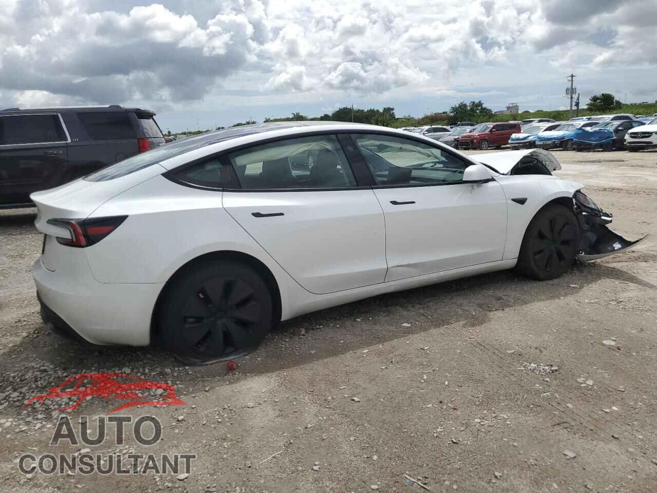 TESLA MODEL 3 2024 - 5YJ3E1EA4RF733219