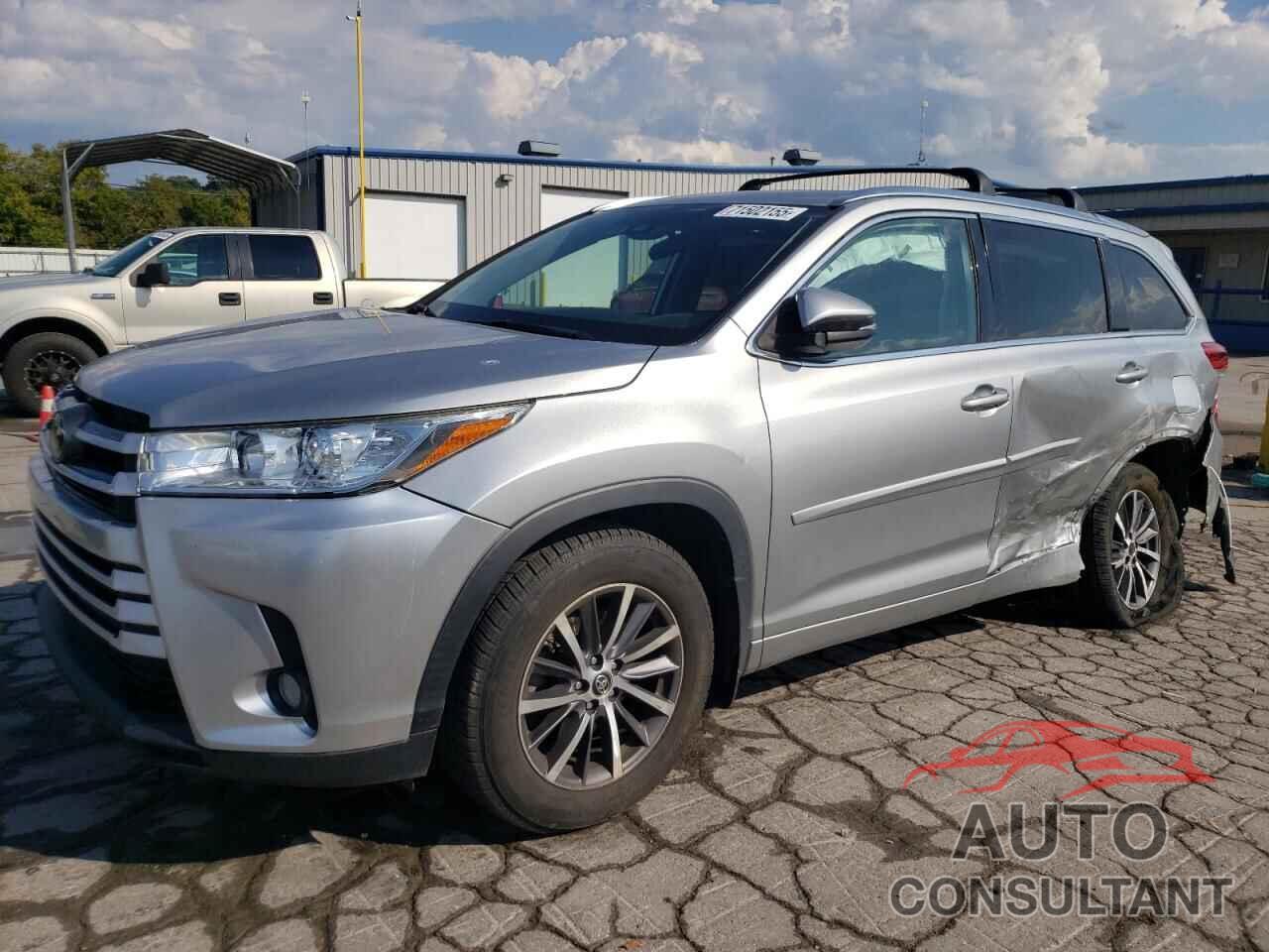 TOYOTA HIGHLANDER 2018 - 5TDKZRFH5JS528230