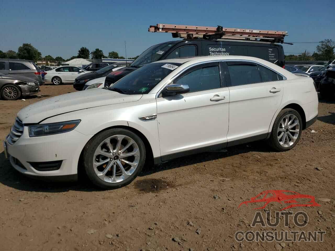 FORD TAURUS 2018 - 1FAHP2J87JG121055