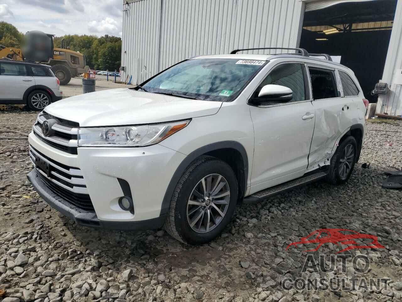 TOYOTA HIGHLANDER 2018 - 5TDJZRFH3JS543160