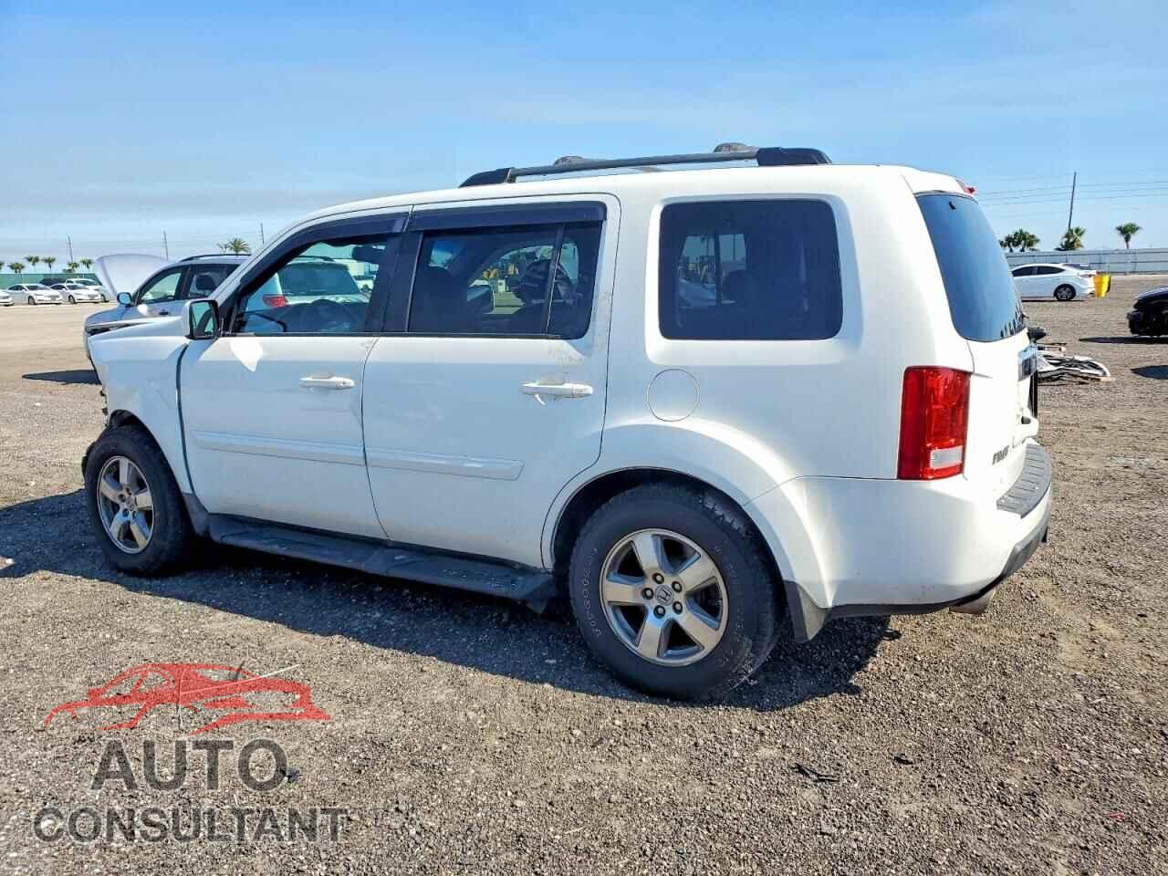 HONDA PILOT 2011 - 5FNYF3H50BB032129