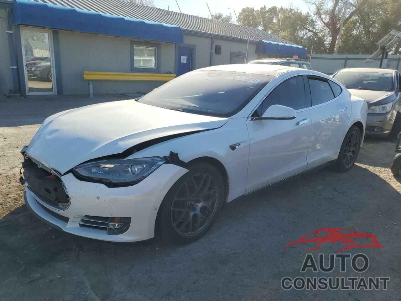 TESLA MODEL S 2015 - 5YJSA1S29FF090575