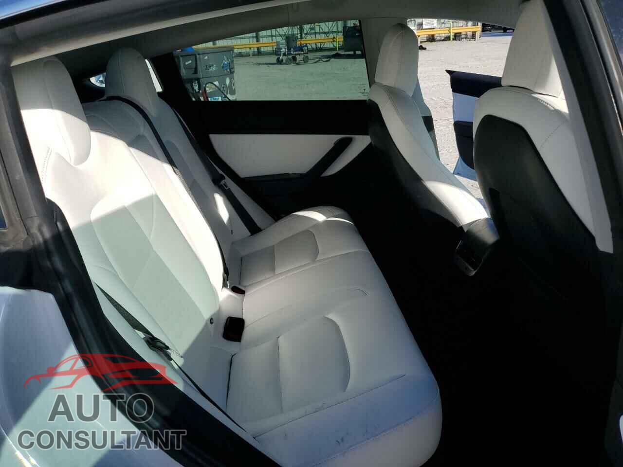 TESLA MODEL 3 2018 - 5YJ3E1EB8JF055779