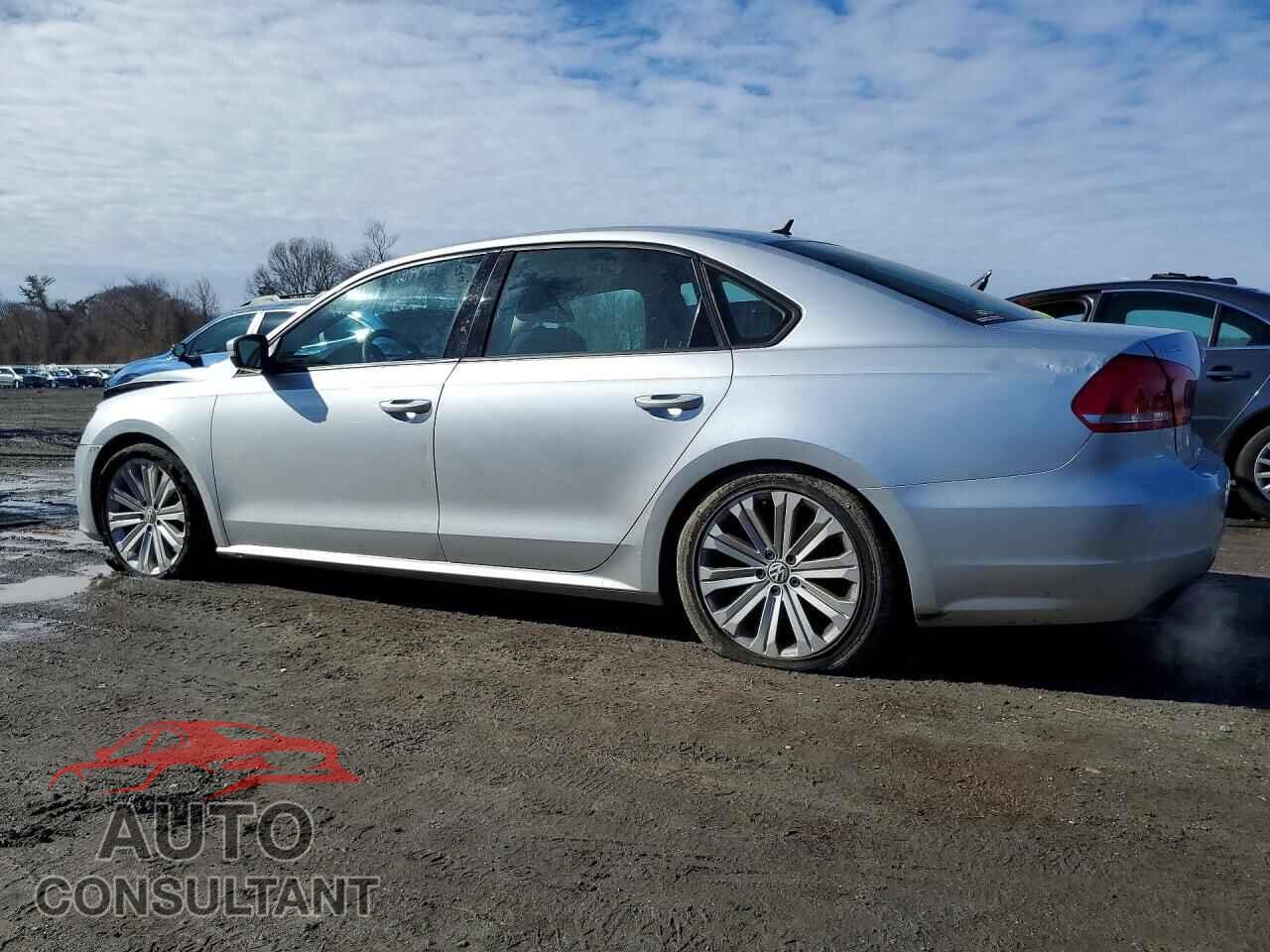 VOLKSWAGEN PASSAT 2015 - 1VWAT7A31FC032151
