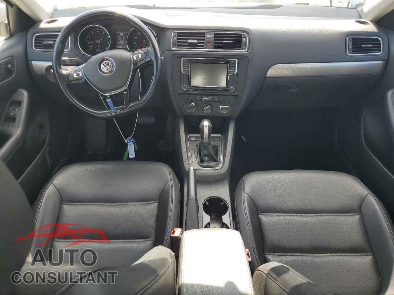 VOLKSWAGEN JETTA 2017 - 3VWDB7AJ5HM398341