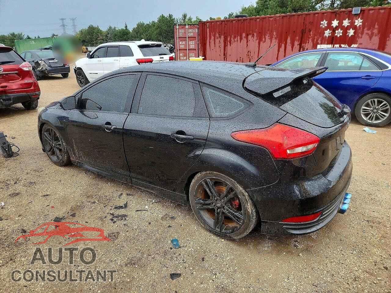 FORD FOCUS 2015 - 1FADP3L98FL374166