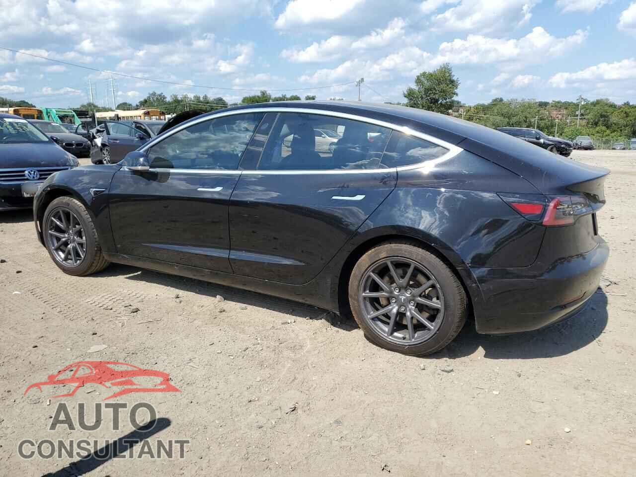 TESLA MODEL 3 2018 - 5YJ3E1EB0JF070521