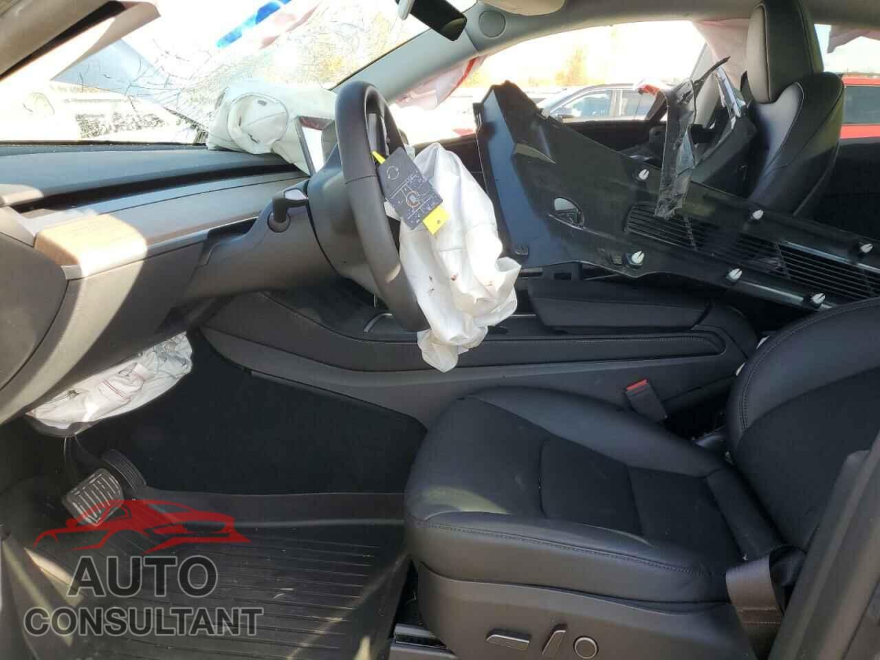 TESLA MODEL Y 2023 - 7SAYGDEE8PF755583