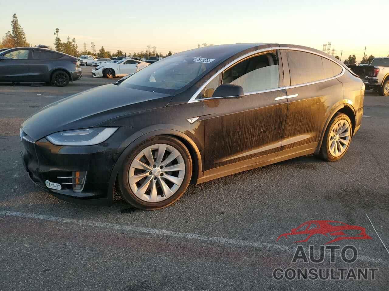 TESLA MODEL X 2016 - 5YJXCAE21GF015107