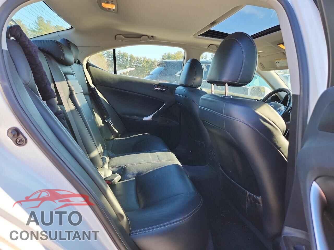 LEXUS IS 2012 - JTHCF5C28C5056733