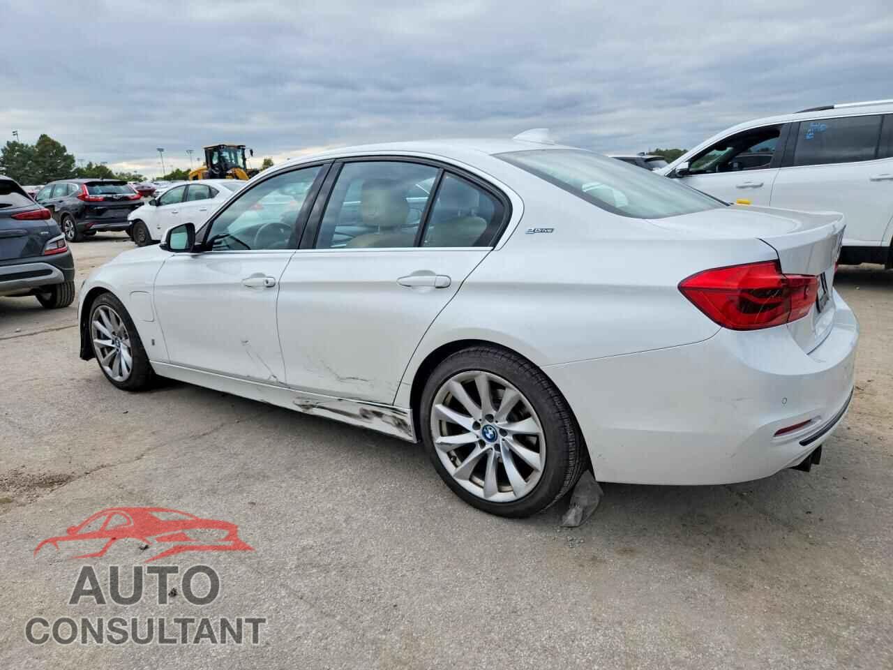 BMW 3 SERIES 2017 - WBA8E1C54HK480302