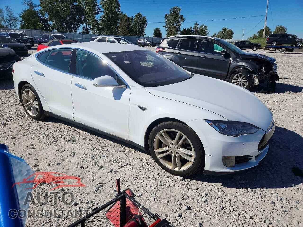 TESLA MODEL S 2015 - 5YJSA1E22FF111942