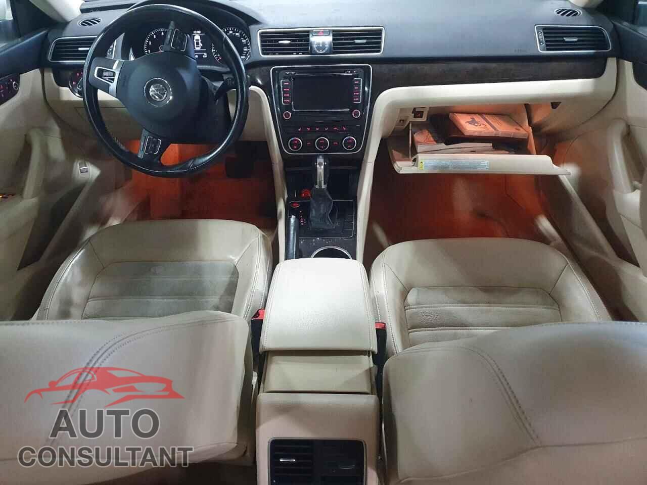 VOLKSWAGEN PASSAT 2014 - 1VWCS7A35EC001379