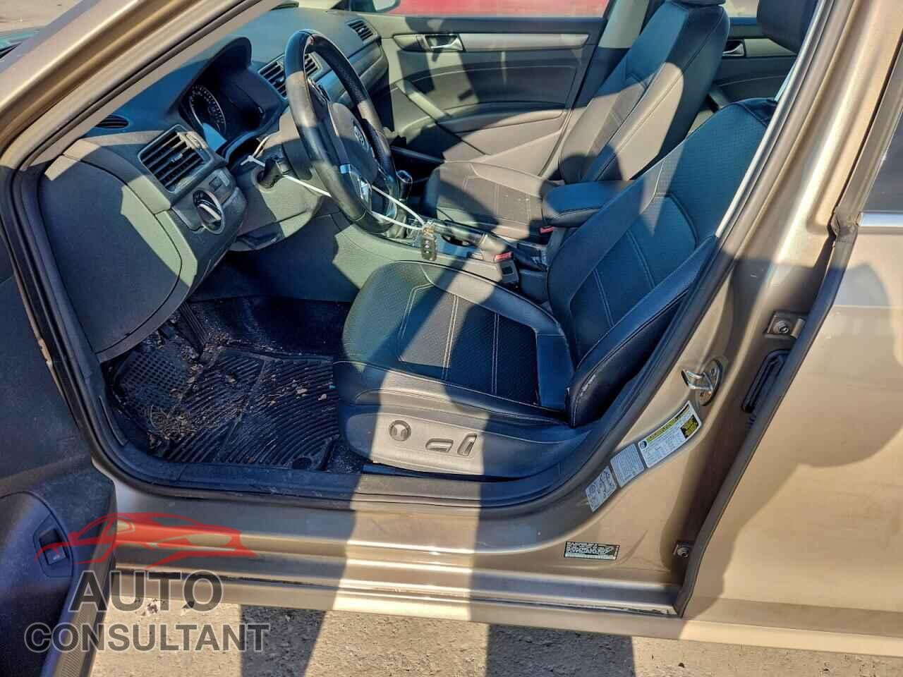 VOLKSWAGEN PASSAT 2015 - 1VWBV7A36FC047047
