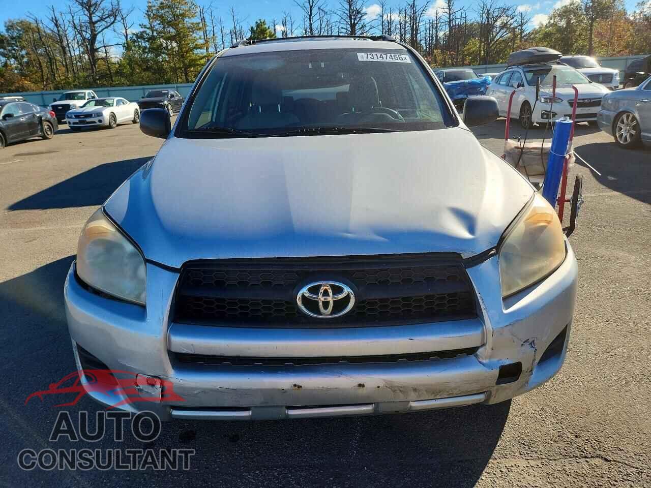 TOYOTA RAV4 2011 - JTMBF4DV2BD042086