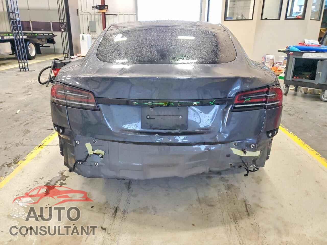 TESLA MODEL S 2023 - 5YJSA1E52PF523158