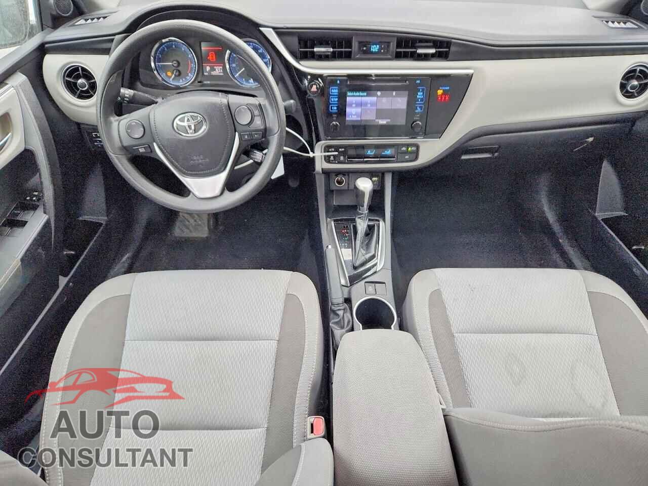 TOYOTA COROLLA 2018 - 2T1BURHEXJC028154