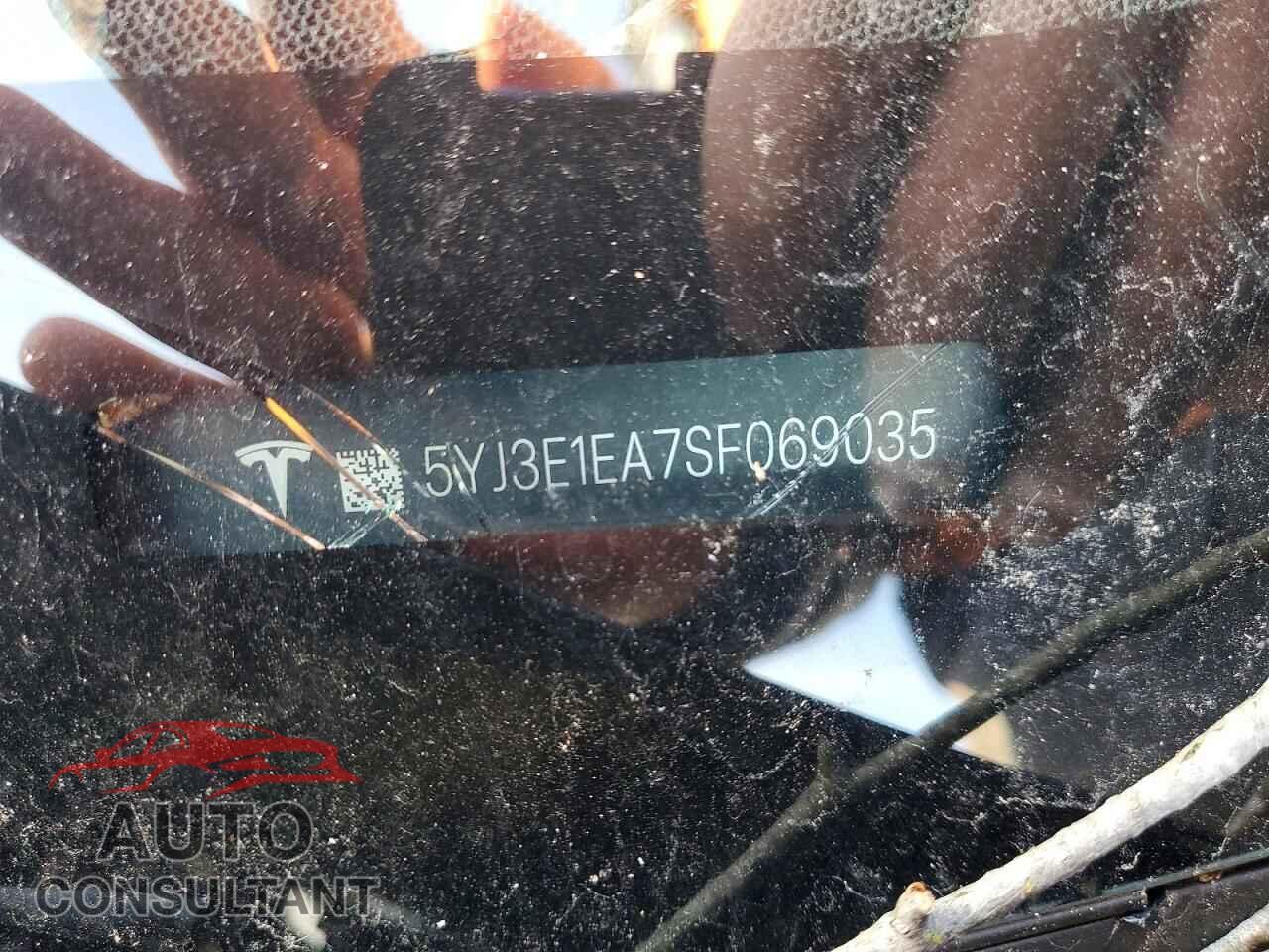 TESLA MODEL 3 2025 - 5YJ3E1EA7SF069035