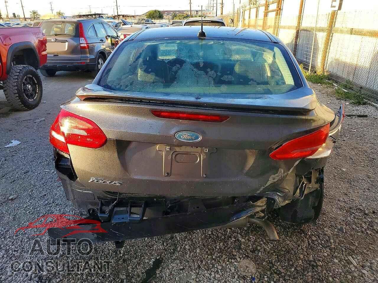 FORD FOCUS 2015 - 1FADP3F2XFL287769