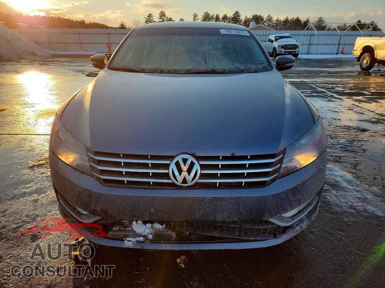 VOLKSWAGEN PASSAT 2013 - 1VWCN7A33DC121137