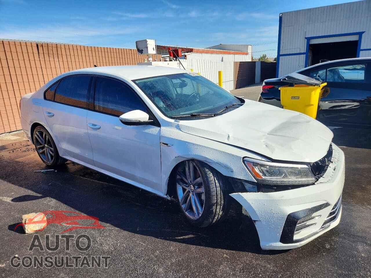 VOLKSWAGEN PASSAT 2018 - 1VWAA7A32JC036806