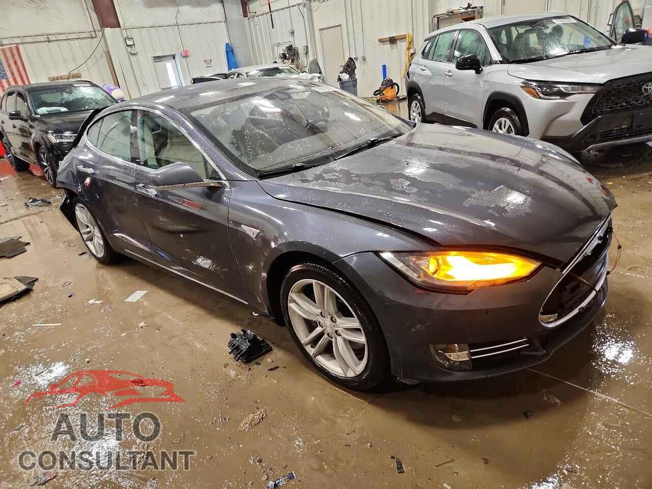 TESLA MODEL S 2015 - 5YJSA1E15FF114115