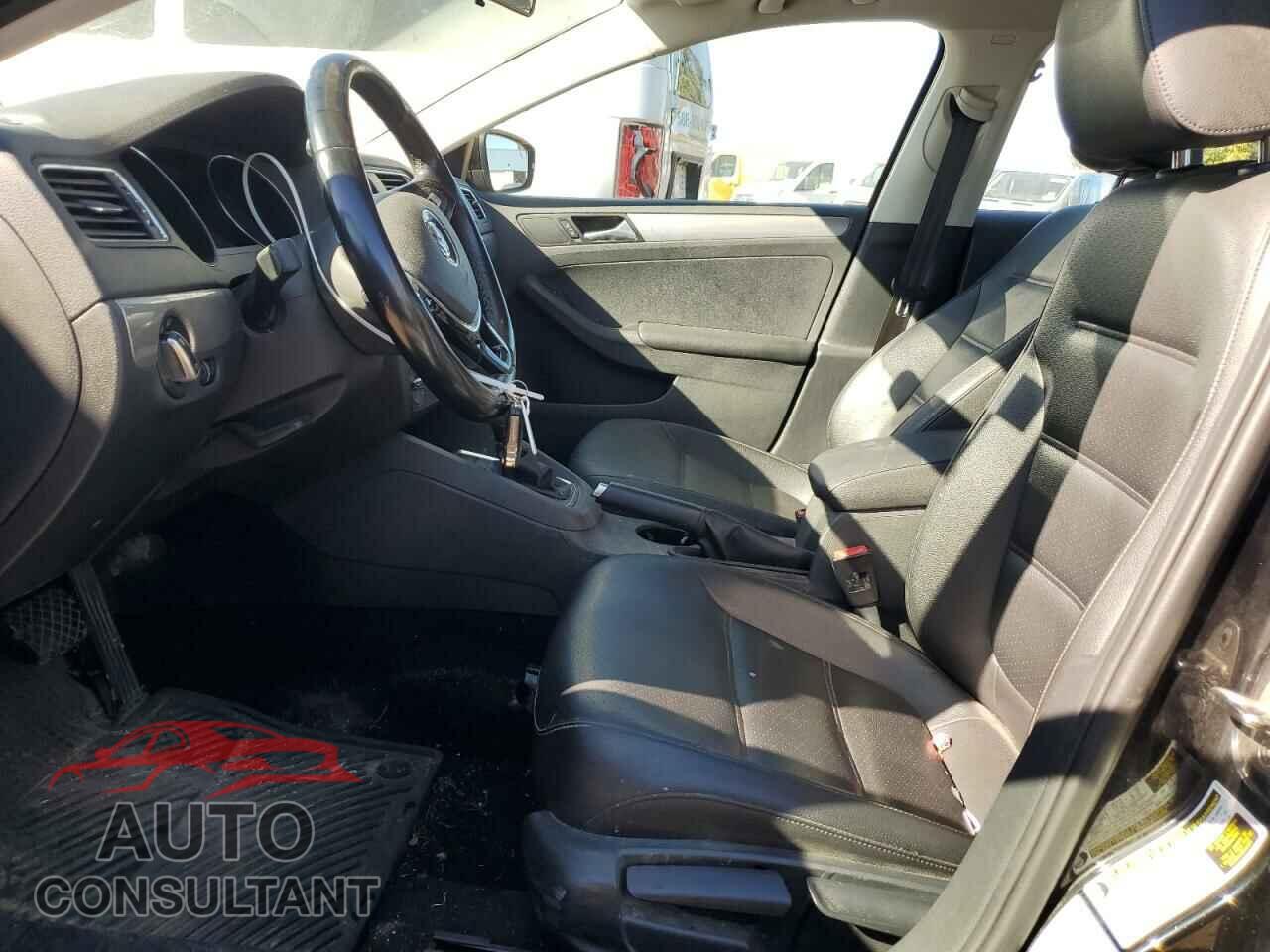 VOLKSWAGEN JETTA 2017 - 3VWDB7AJ4HM323579