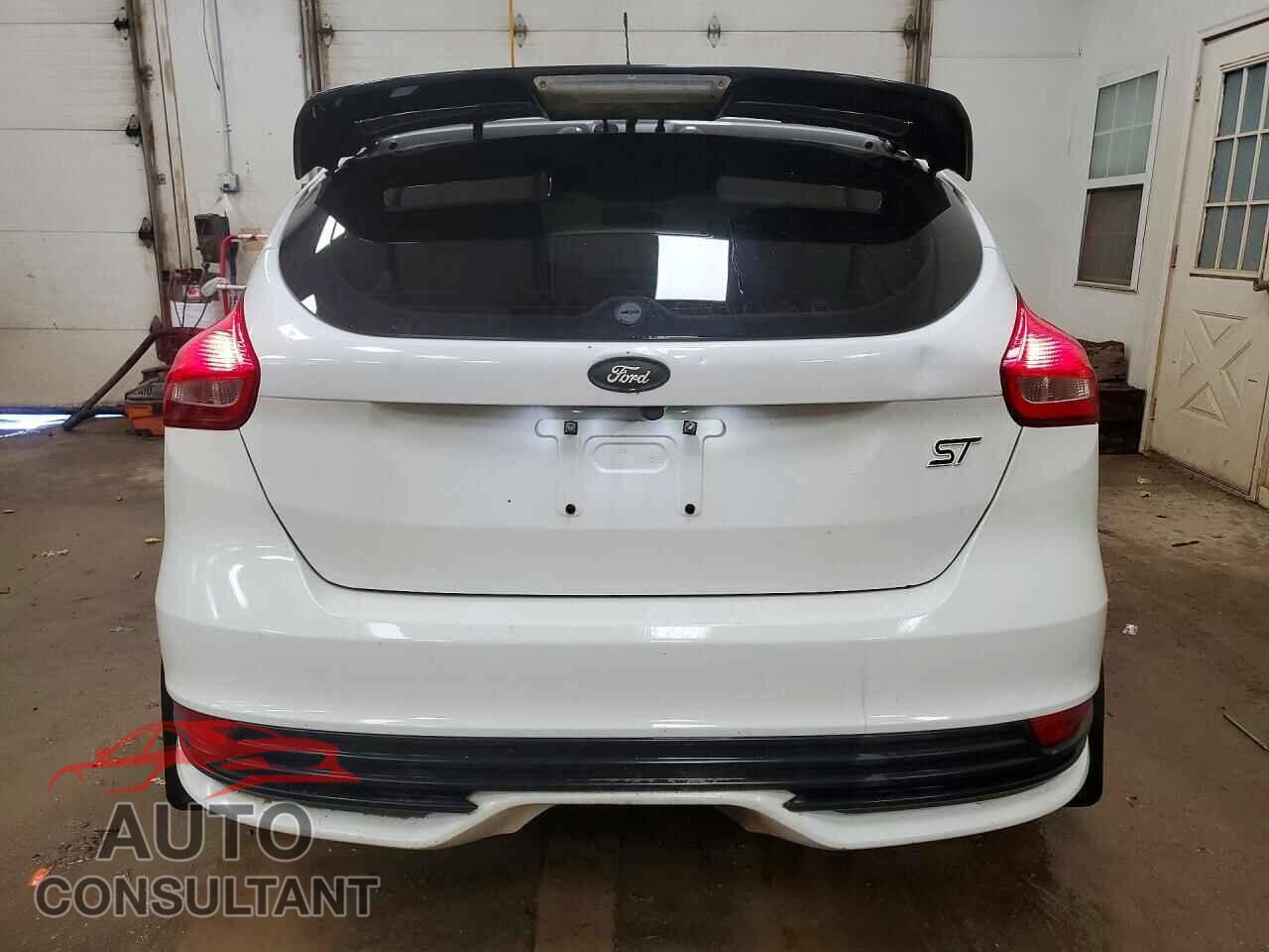 FORD FOCUS 2017 - 1FADP3L99HL204479