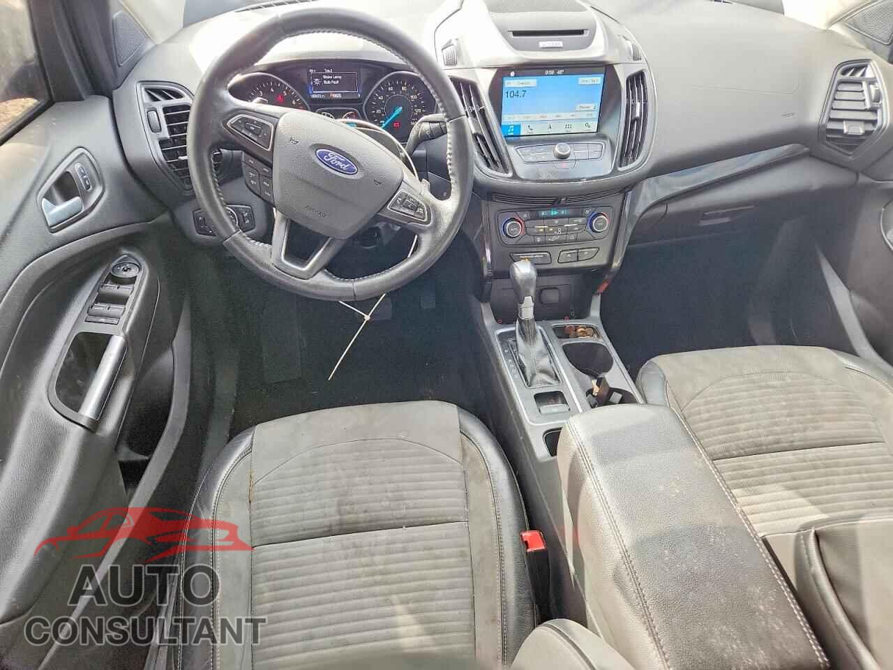 FORD ESCAPE 2017 - 1FMCU0G98HUB86103