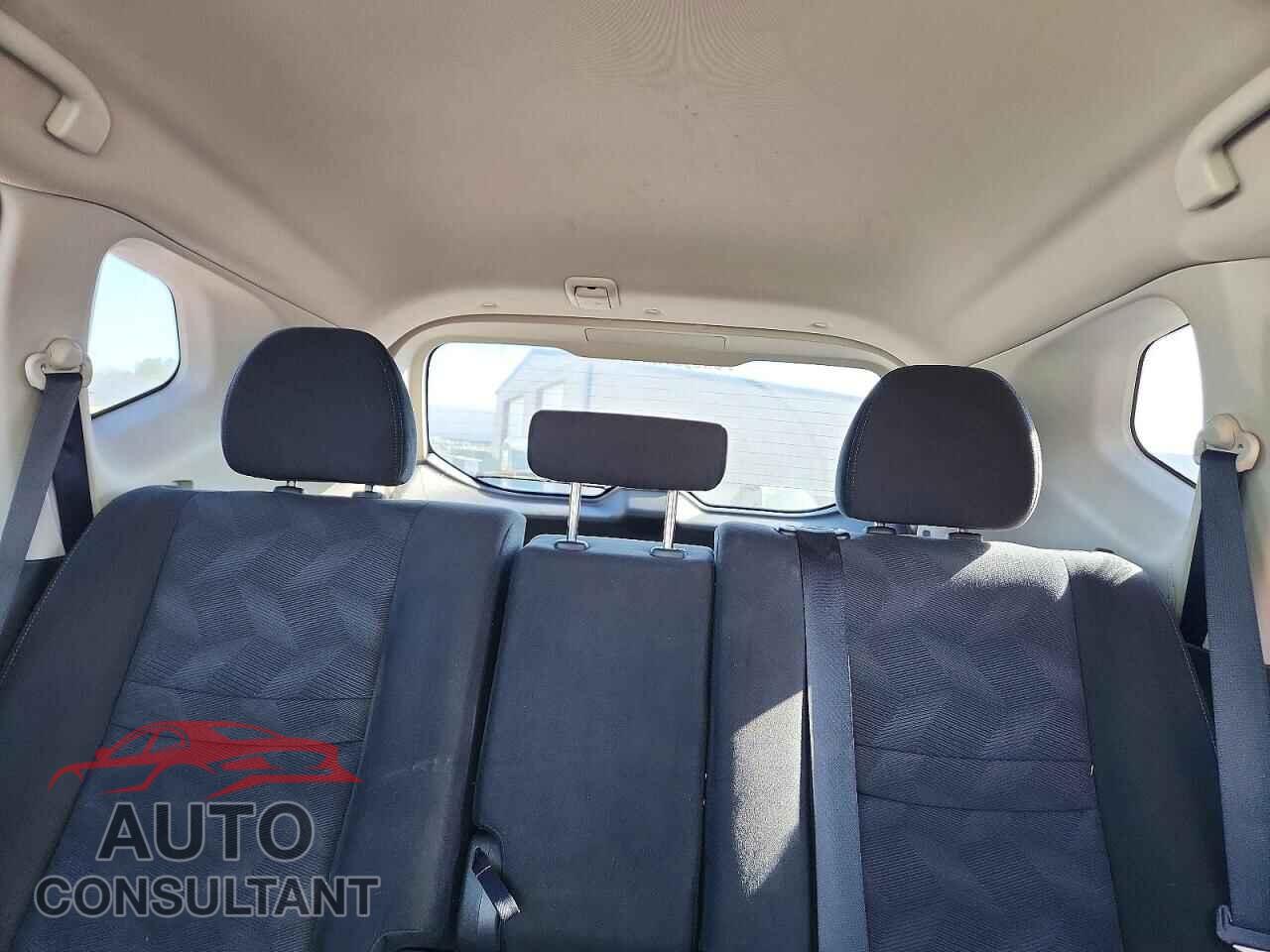 NISSAN ROGUE 2015 - KNMAT2MT3FP551809