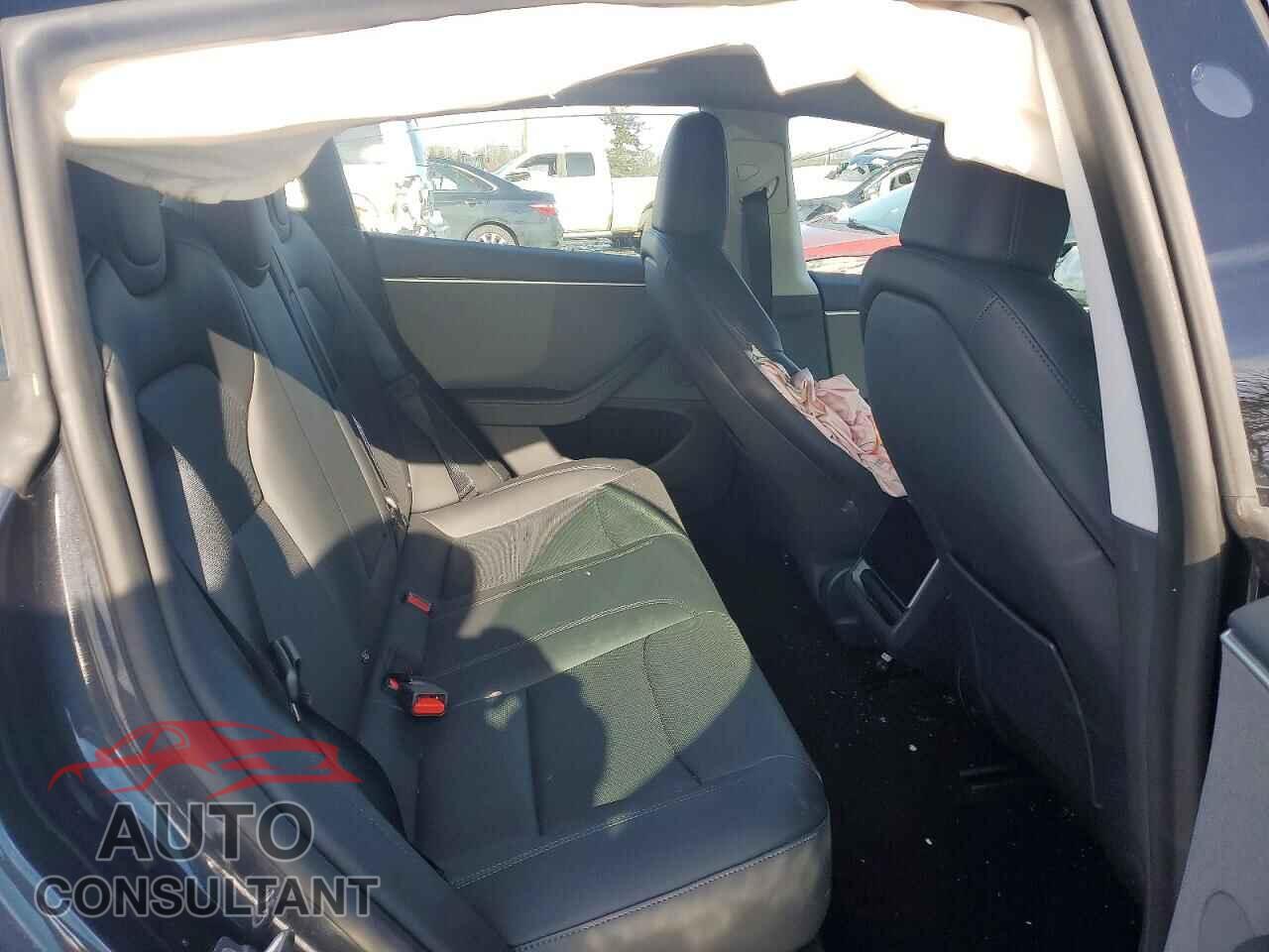 TESLA MODEL 3 2024 - 5YJ3E1EA9RF861200