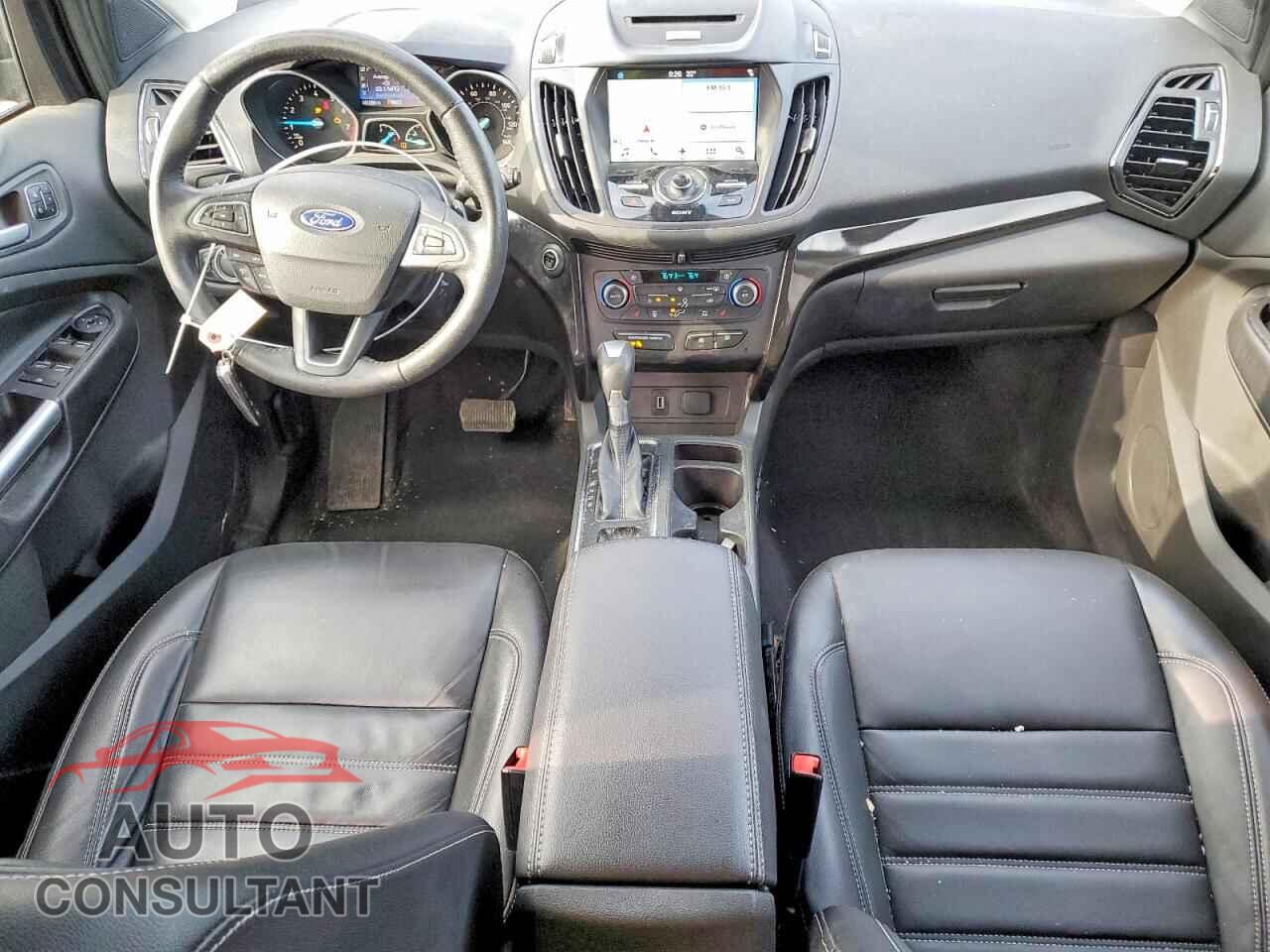 FORD ESCAPE 2017 - 1FMCU0JD6HUC08371