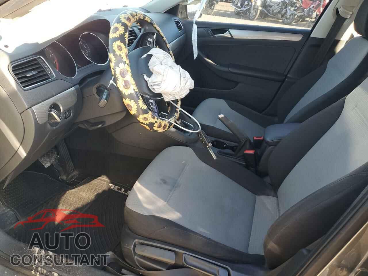 VOLKSWAGEN JETTA 2017 - 3VW2B7AJ8HM221127