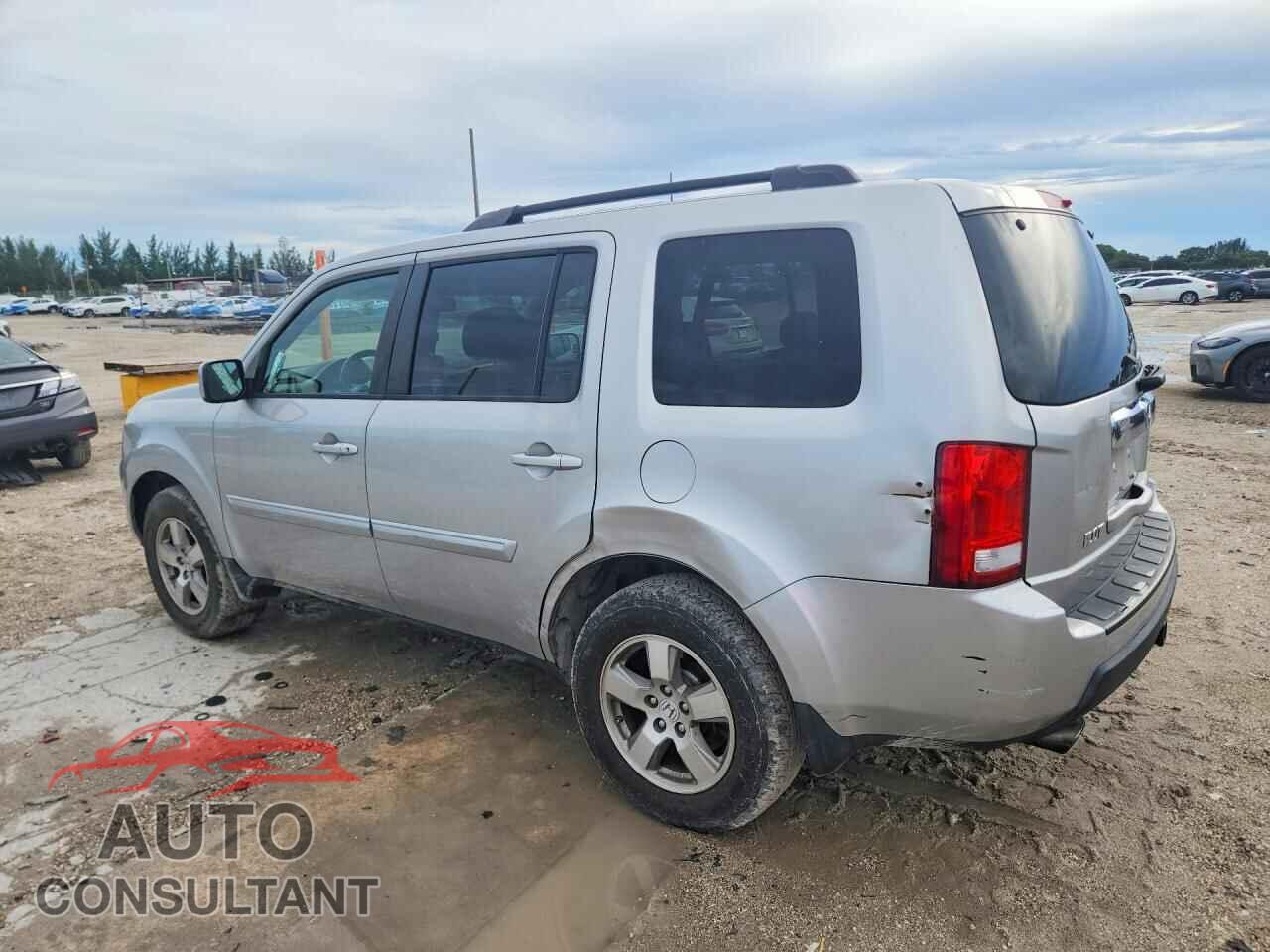 HONDA PILOT 2011 - 5FNYF3H5XBB023714