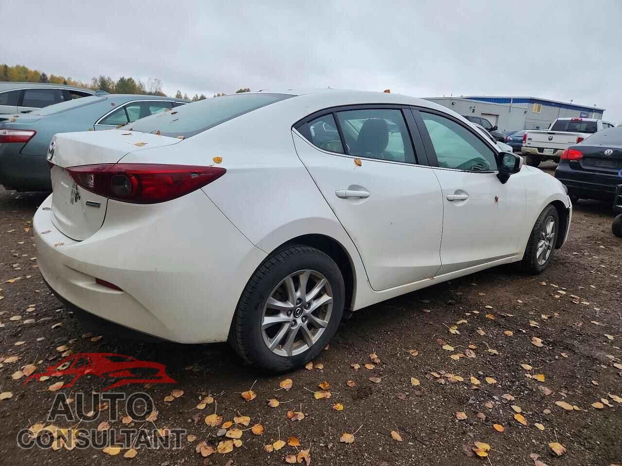 MAZDA 3 2018 - 3MZBN1V76JM275910