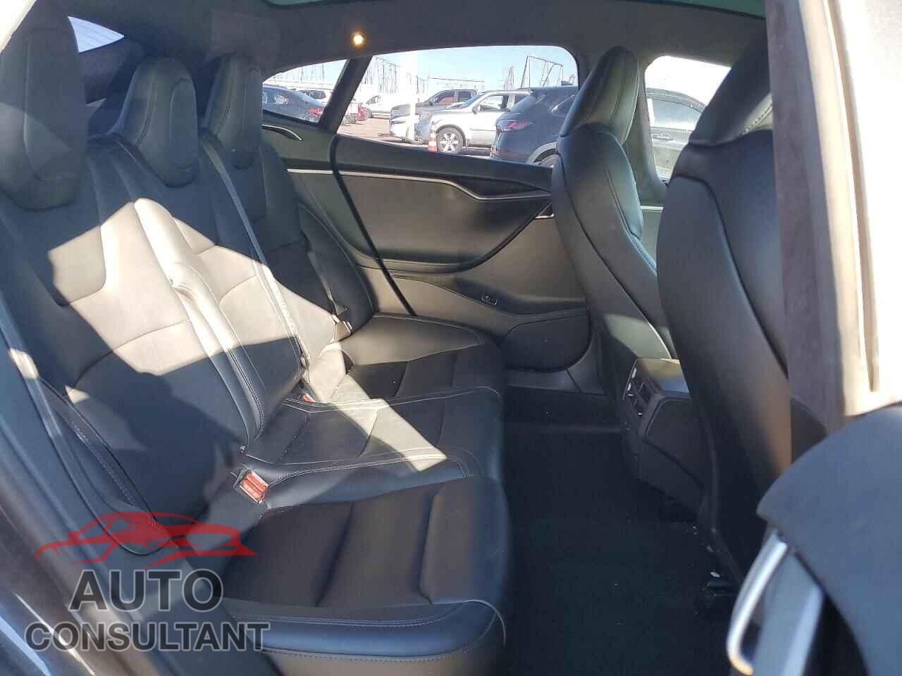 TESLA MODEL S 2020 - 5YJSA1E2XLF415113