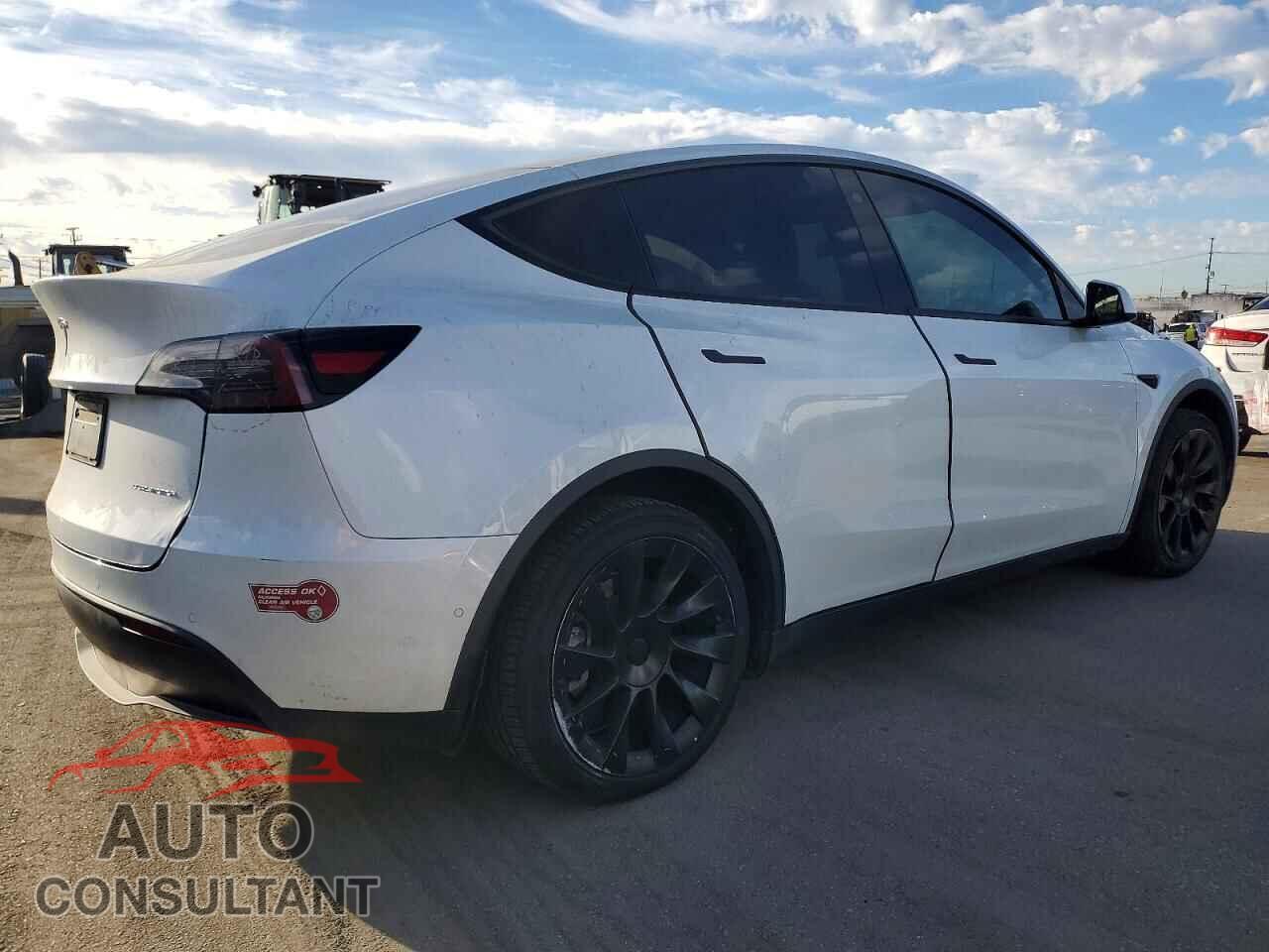 TESLA MODEL Y 2021 - 5YJYGDEEXMF288272