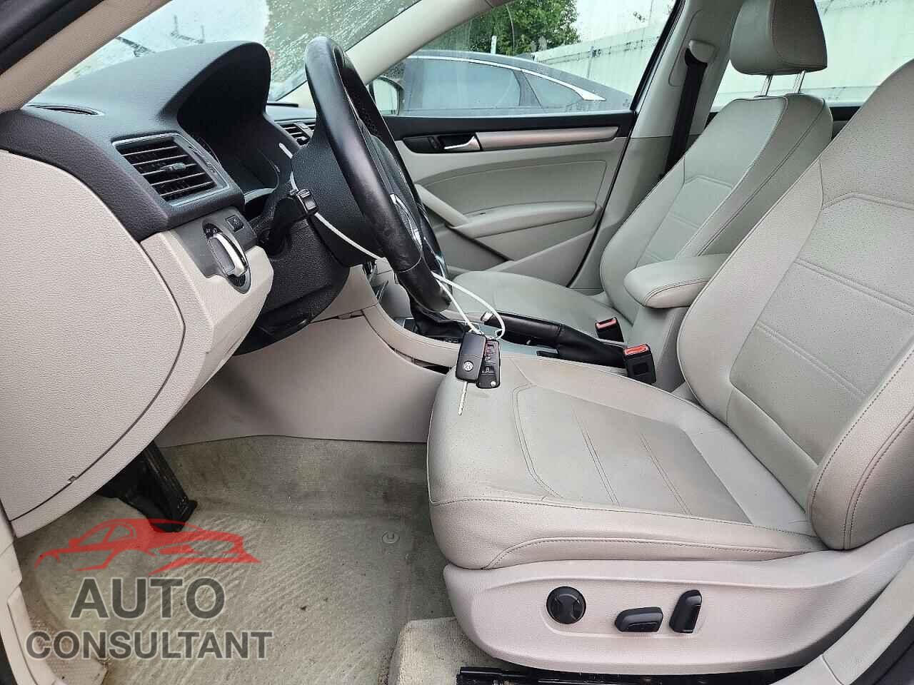 VOLKSWAGEN PASSAT 2014 - 1VWBS7A36EC028070