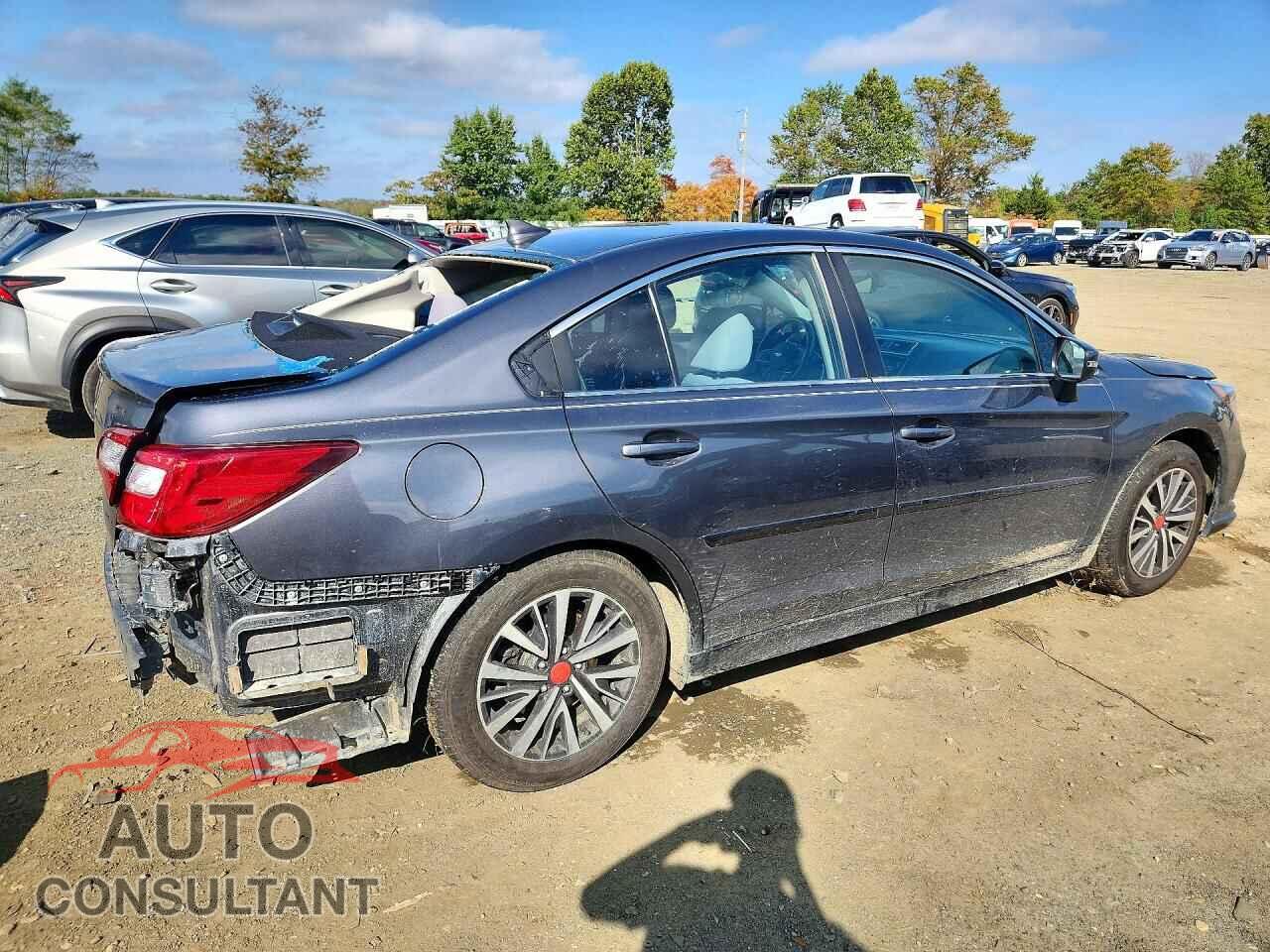 SUBARU LEGACY 2019 - 4S3BNAF65K3023481