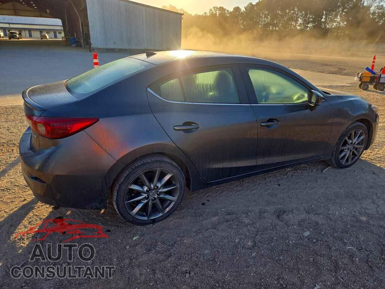 MAZDA 3 2018 - 3MZBN1W31JM161082
