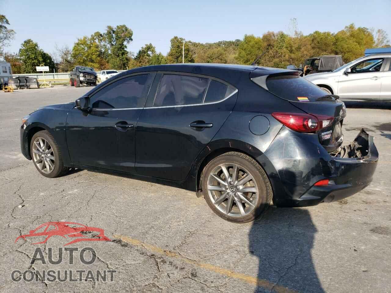 MAZDA 3 2018 - 3MZBN1L38JM200898