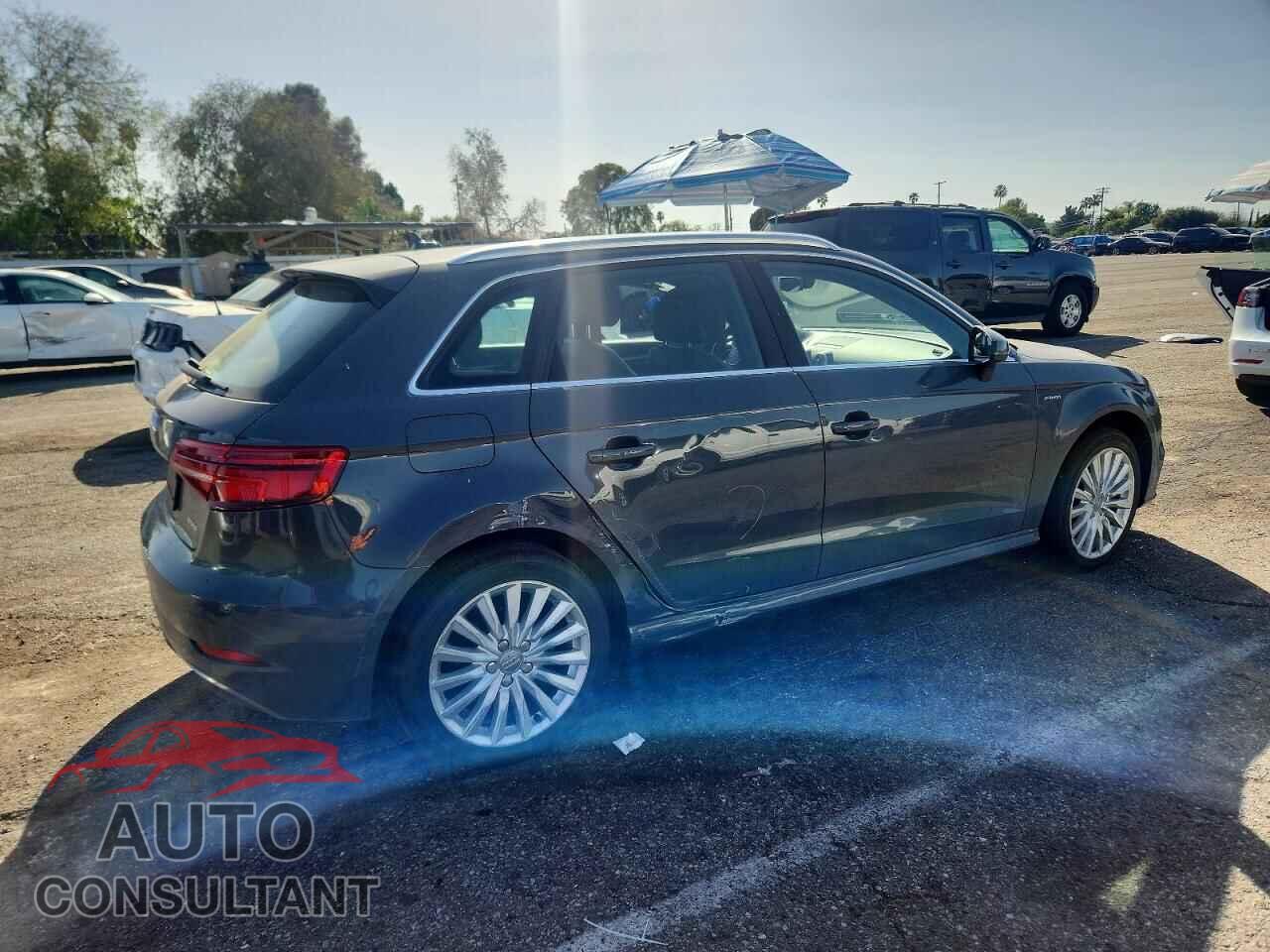 AUDI A3 2018 - WAUTPBFF2JA080037