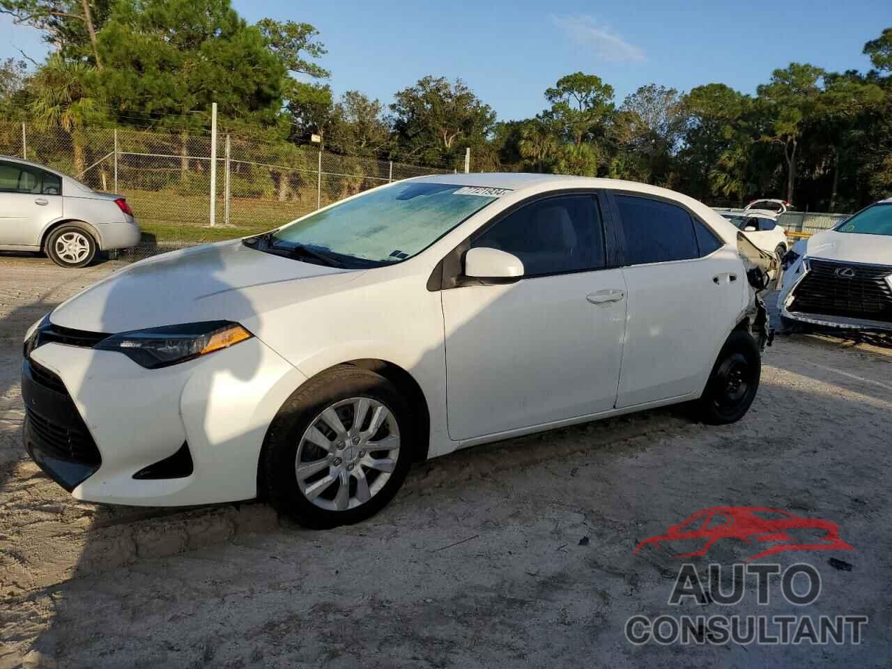 TOYOTA COROLLA 2018 - 5YFBURHE2JP839835