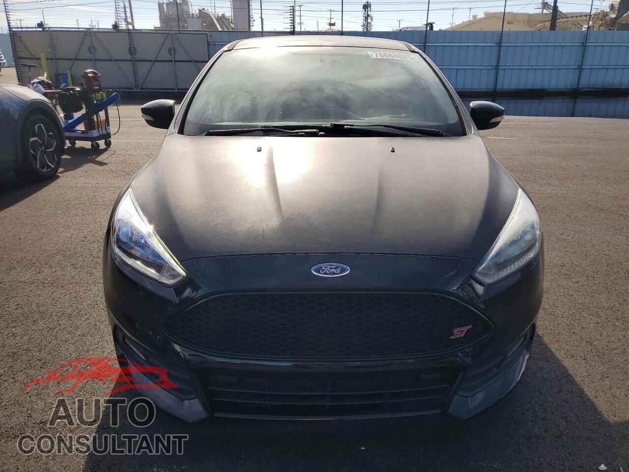 FORD FOCUS 2017 - 1FADP3L90HL223082
