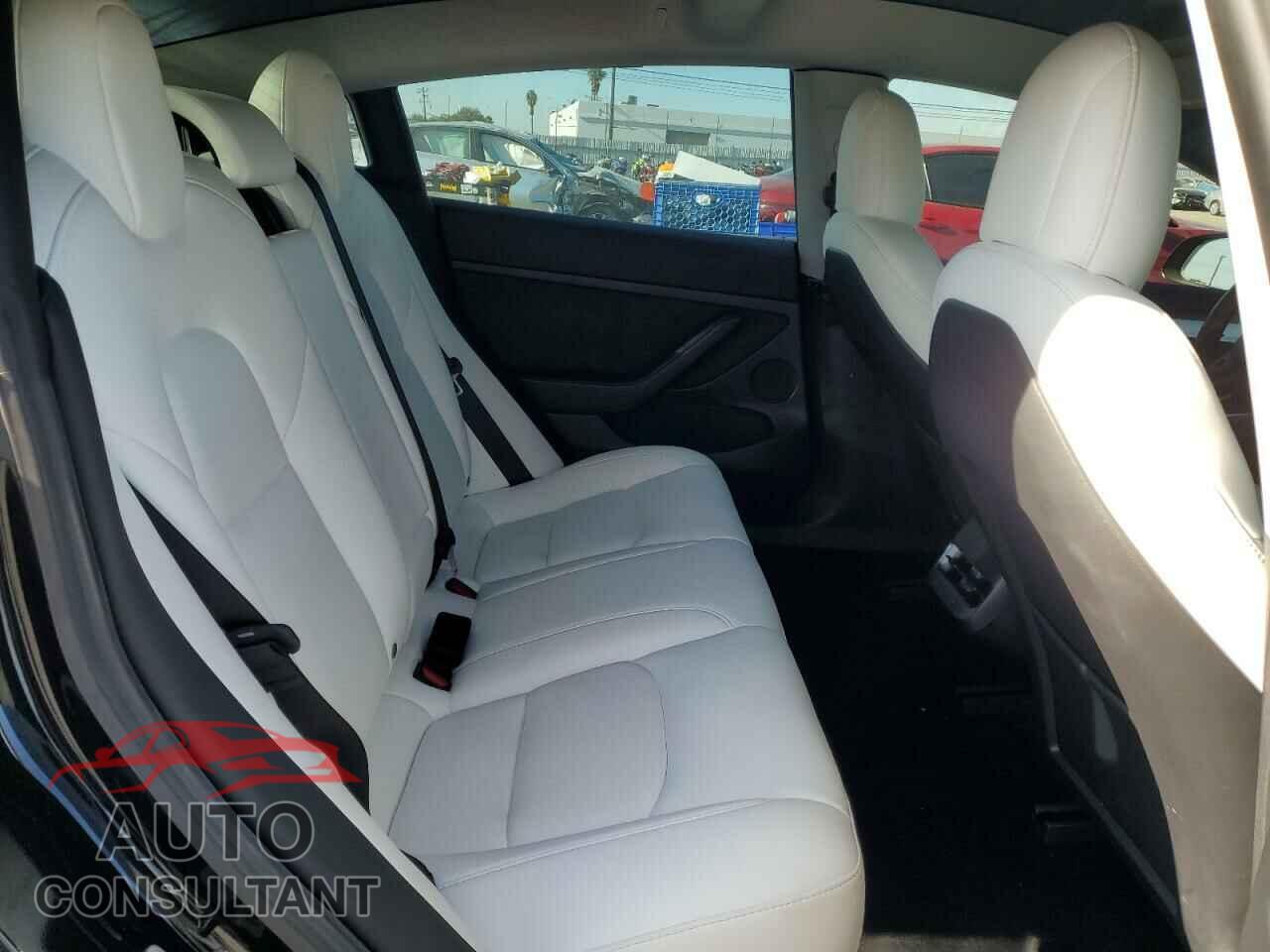 TESLA MODEL 3 2021 - 5YJ3E1EA2MF065106