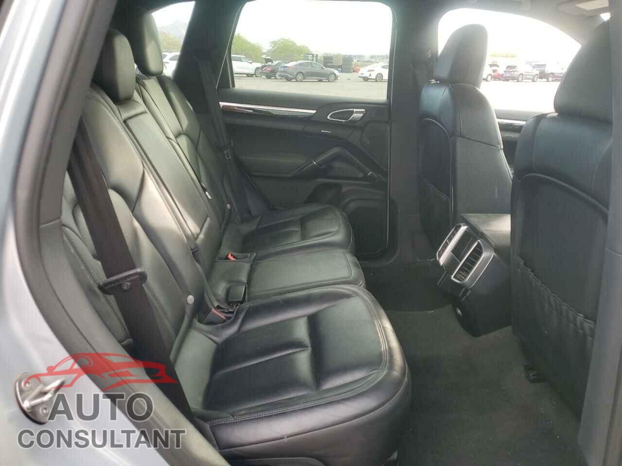 PORSCHE CAYENNE 2016 - WP1AA2A20GKA15799