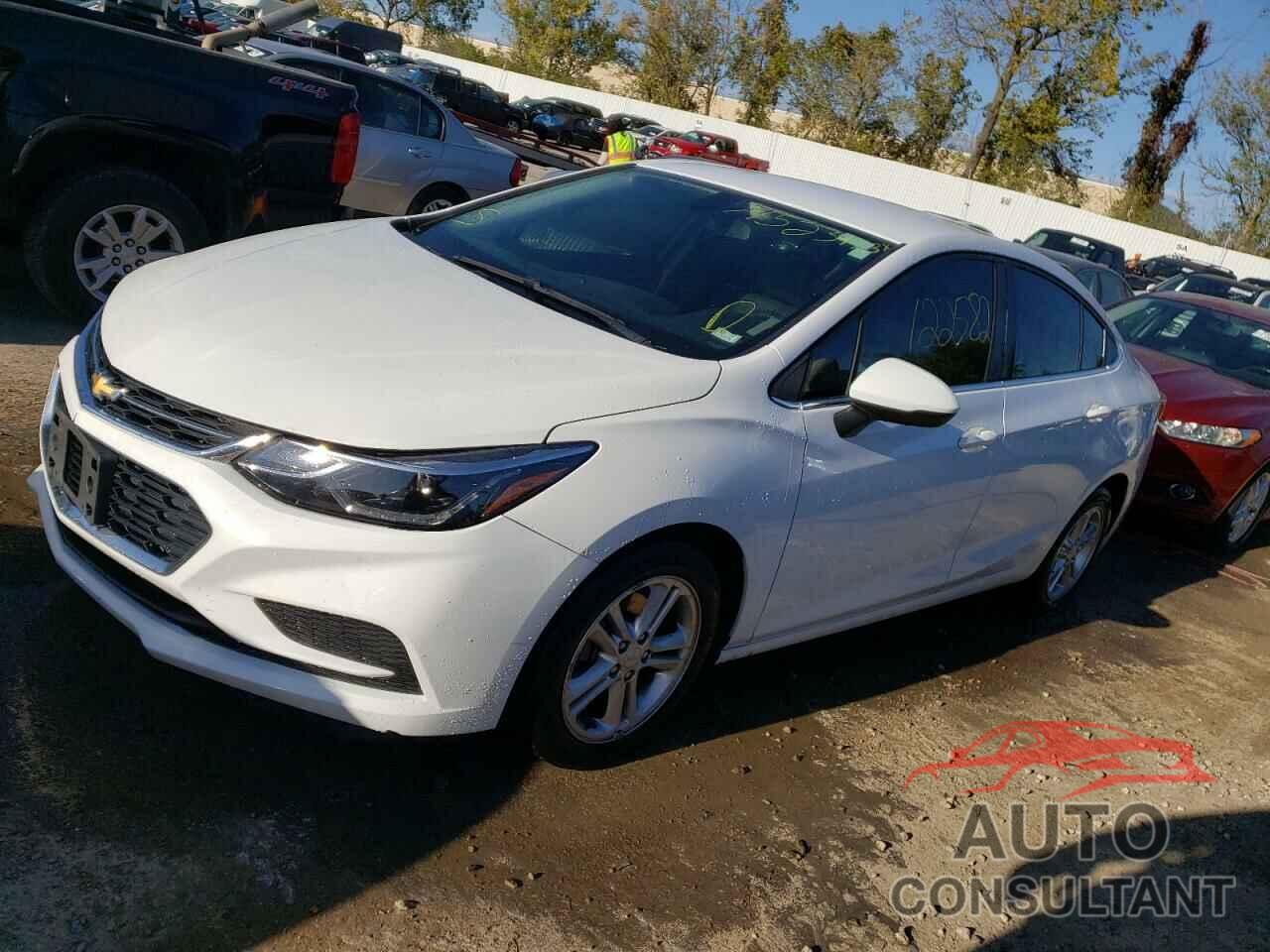 CHEVROLET CRUZE 2018 - 1G1BE5SM8J7240843