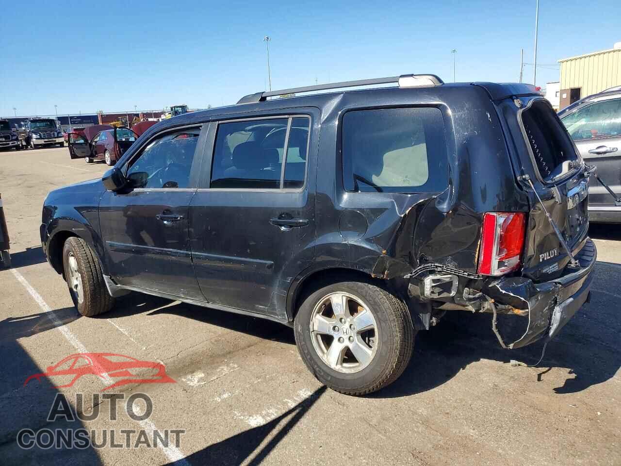 HONDA PILOT 2011 - 5FNYF4H50BB035263
