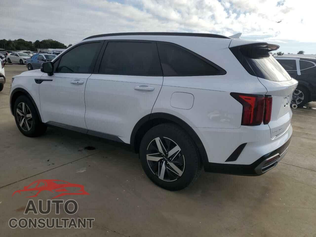 KIA SORENTO 2023 - 5XYRH4LF0PG207970