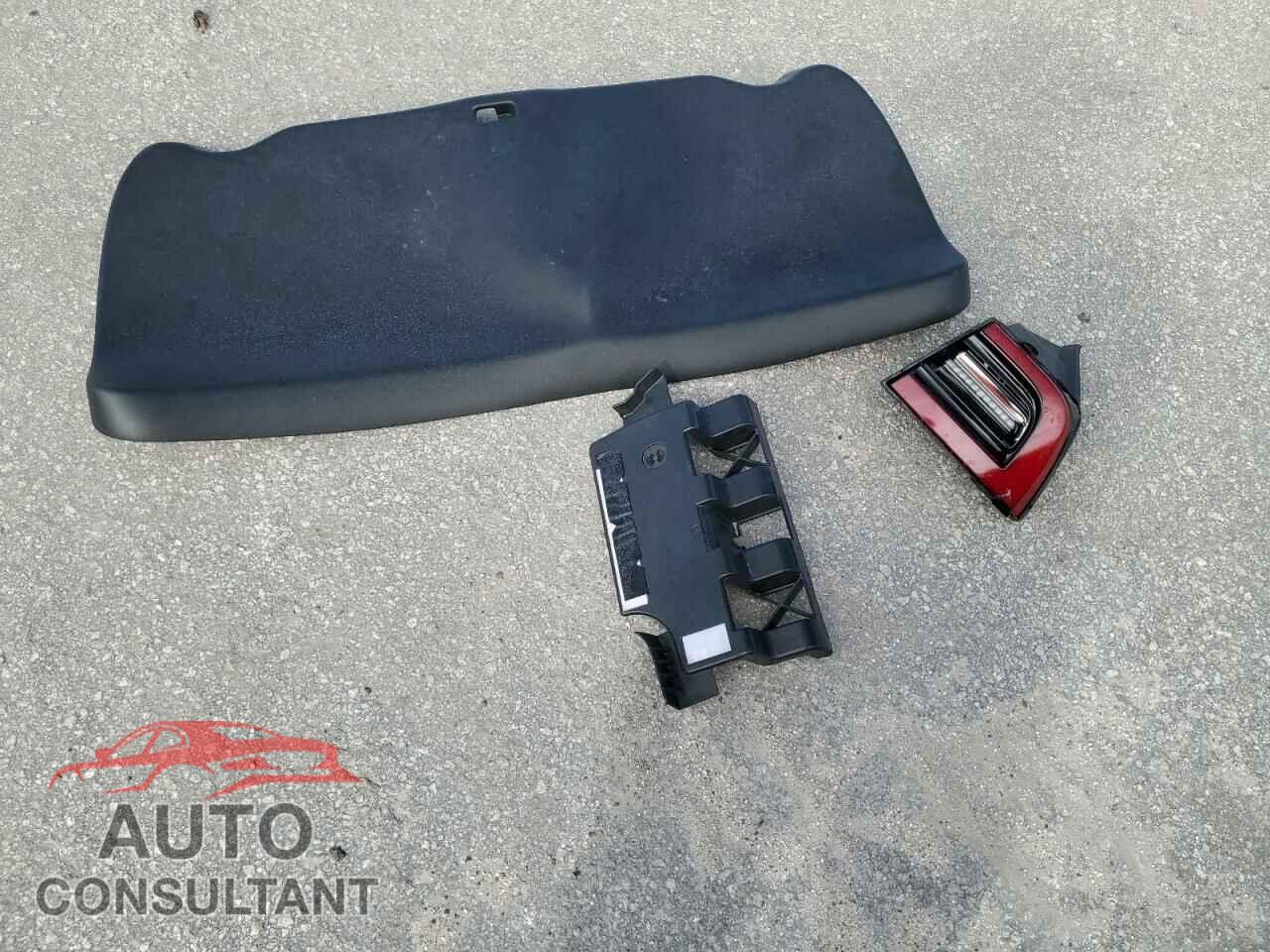 TESLA MODEL 3 2021 - 5YJ3E1EA4MF085096